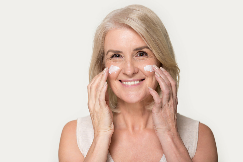 Soins du visage anti-âge : Les meilleurs conseils pour une peau jeune